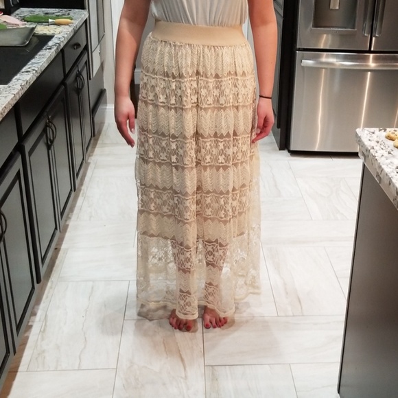 Lace maxi skirt - Picture 3 of 3